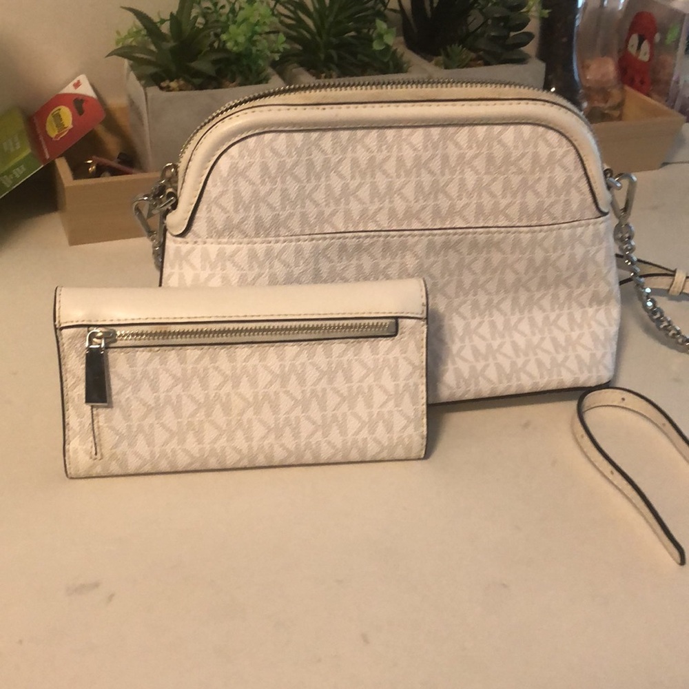 Micheal Kors Purse and Wallet Set - Picture 2 of 5